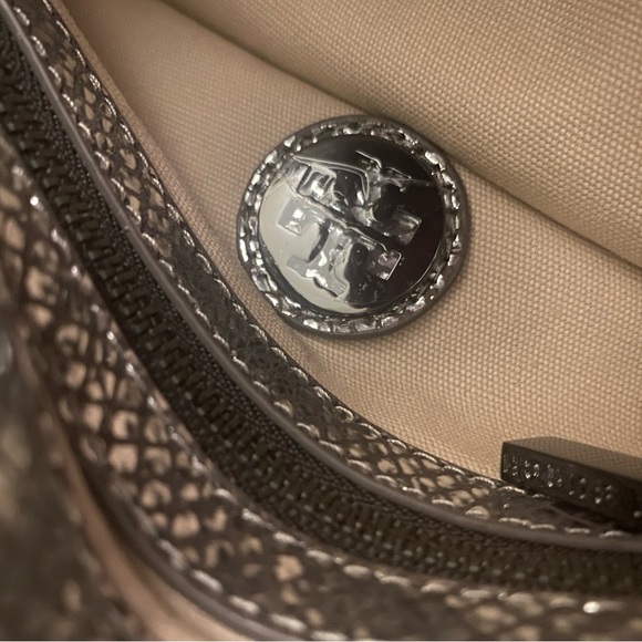 Like New TORY BURCH Crome/Silver Metallic Gunmetal Chain Linked Crossbody/Clutch - Picture 12 of 14